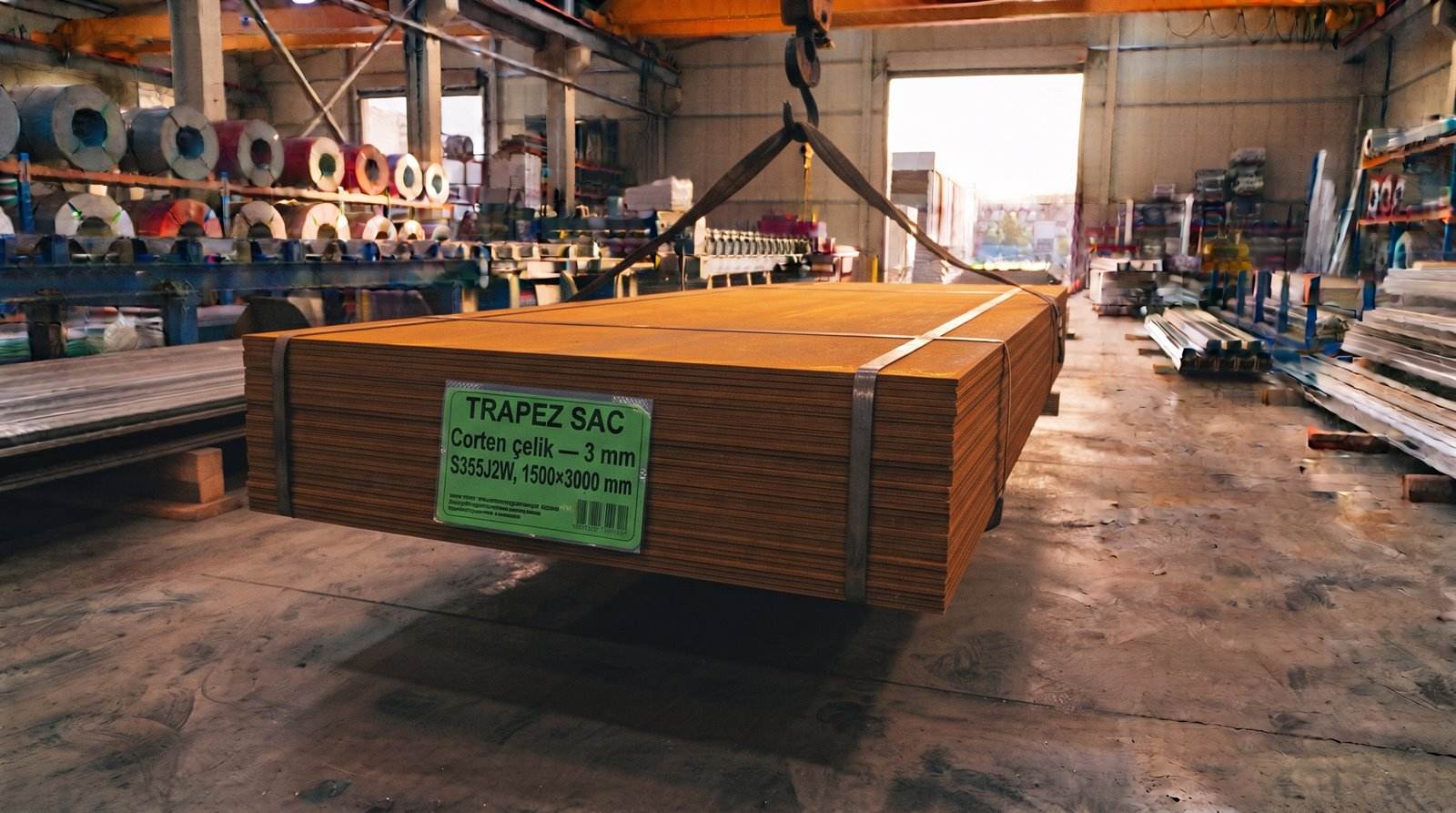 Corten çelik 3 mm S355J2W, 1500×3000 mm, üretim sahasında paket
